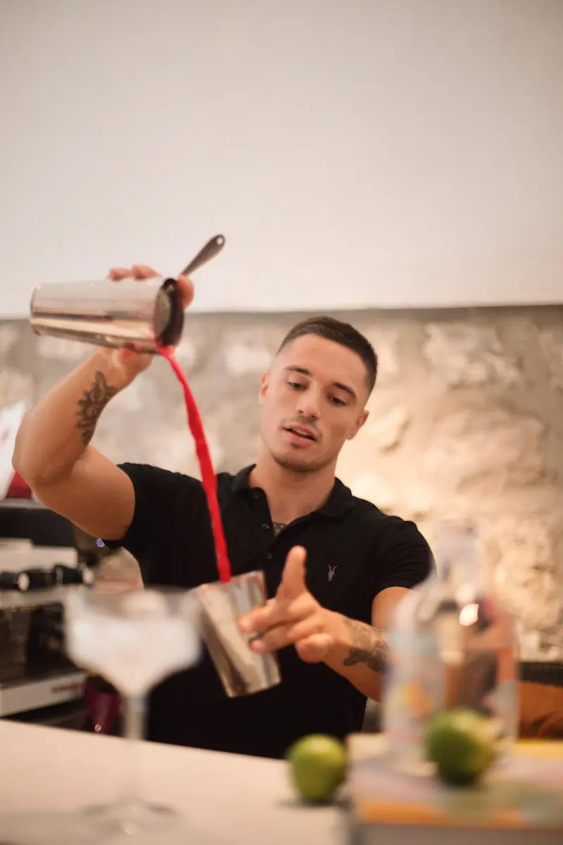 Educational workshop demonstrating mixing techniques